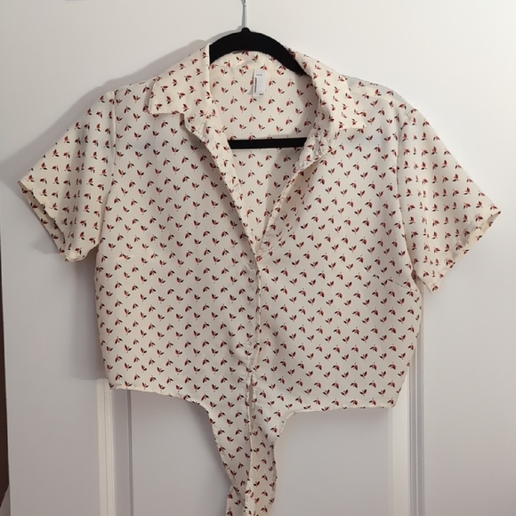 White and Red Patterned Women's Top - Picture 1 of 3